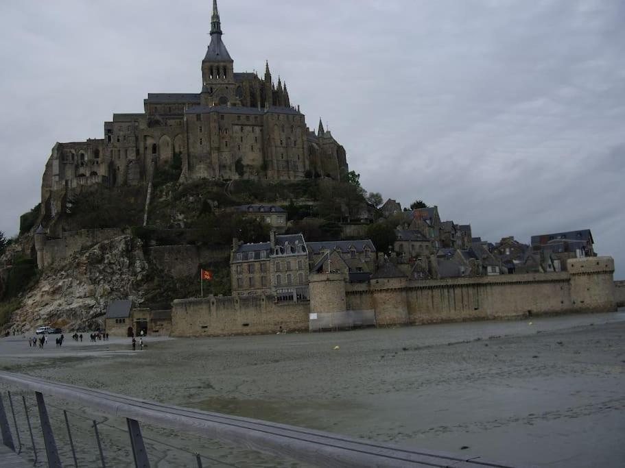 La Petite Maison Proche Du Mont Saint Michel Pontorson Bagian luar foto